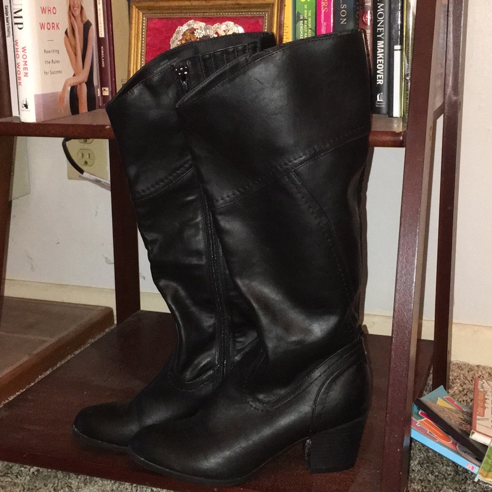 Ladies boots size 8